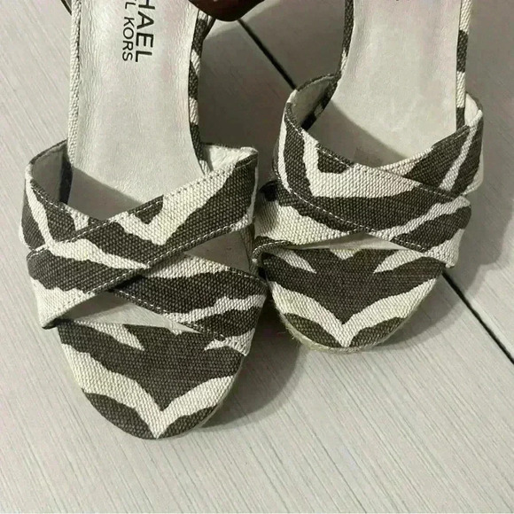 Michael Kors Kami Ankle Strap Wedges Size 6.5 Like New - Picture 11 of 12